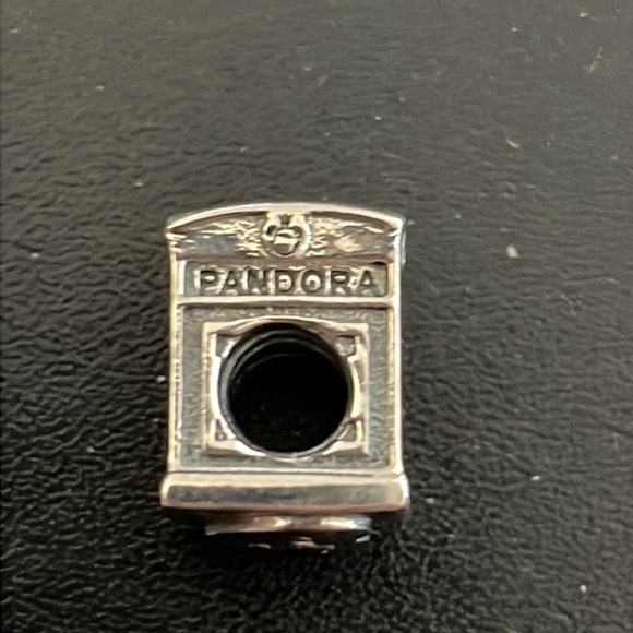 Pandora London Calling Phone booth with red enamel travel charm - Picture 5 of 8